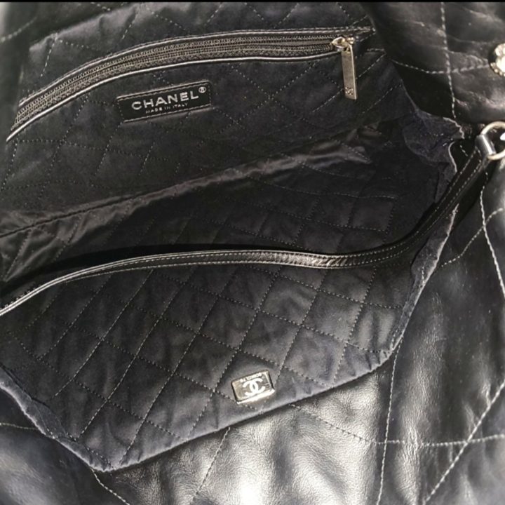 CHANEL 22 小号黑色菱格绗缝托特包 银色五金 &middot; 6