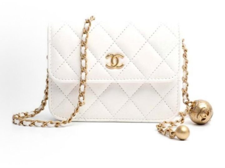 CHANEL 白色菱格链条迷你包 &middot; 2