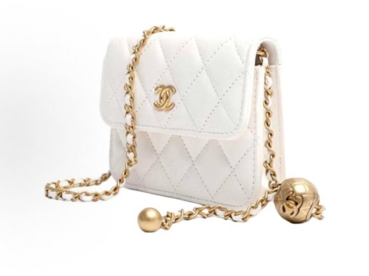 CHANEL 白色菱格链条迷你包 &middot; 3