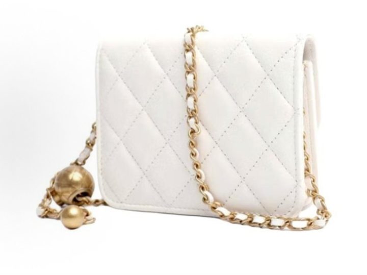 CHANEL 白色菱格链条迷你包 &middot; 4