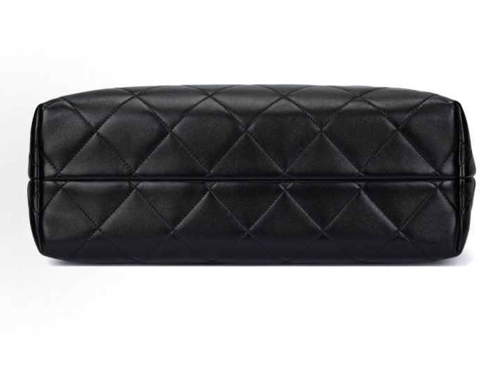 CHANEL 麂皮效果拼接购物包 &middot; 4