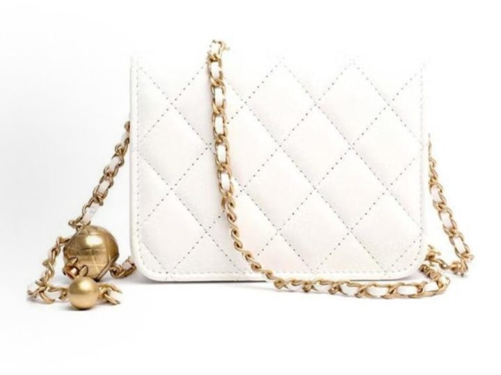 CHANEL 白色菱格链条迷你包 &middot; 5