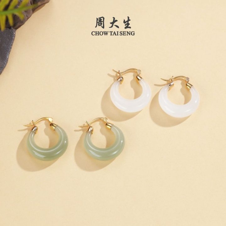 周大生 K金和田玉耳圈 青玉/白玉 &middot; 3