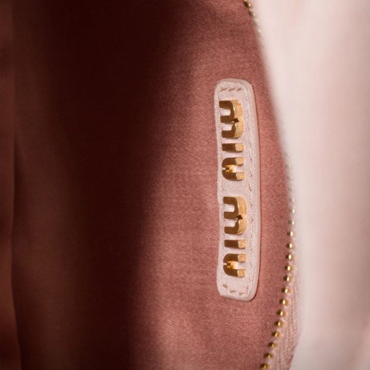 Miu Miu Wander 粉色绗缝羊皮手袋 &middot; 4