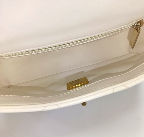 CHANEL 白色羊皮手柄菱格手提斜挎包 &middot; 6