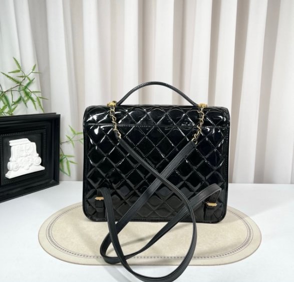 CHANEL香奈儿大号黑色漆皮菱格手提斜挎包 金扣芯片款 &middot; 2