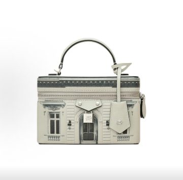 KARL LAGERFELD 老佛爷 剧院芭蕾系列专题匠心之作 浮雕工艺品牌徽标 牛皮 化妆包 女款 白色