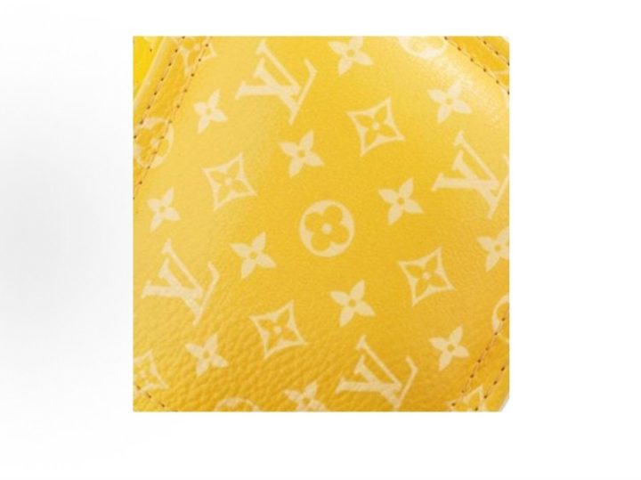 Louis Vuitton LV Crab 黄色螃蟹造型挂饰零钱包 &middot; 4