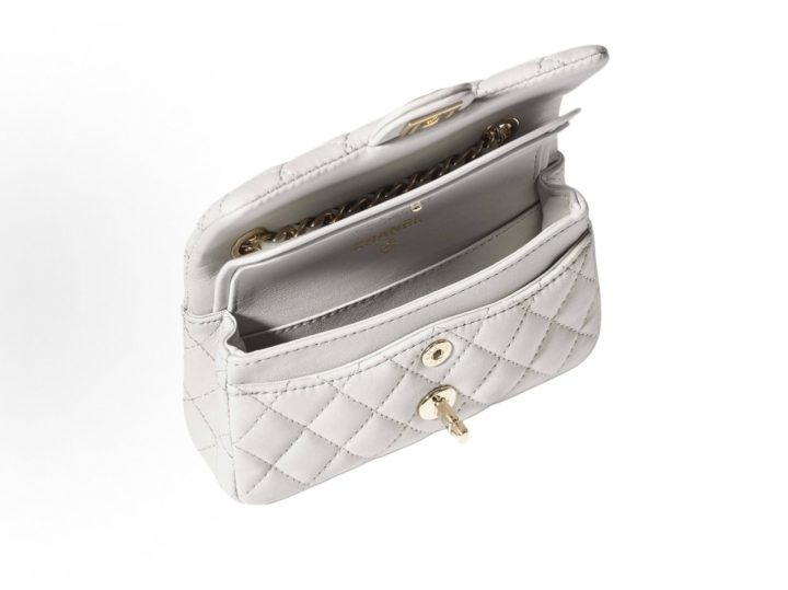 CHANEL 浅灰色菱格链条零钱包 &middot; 3