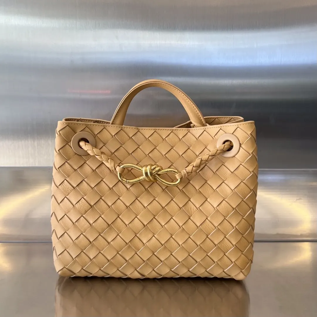 Bottega Veneta 金色 羊皮 斜背包 輕便斜挎款