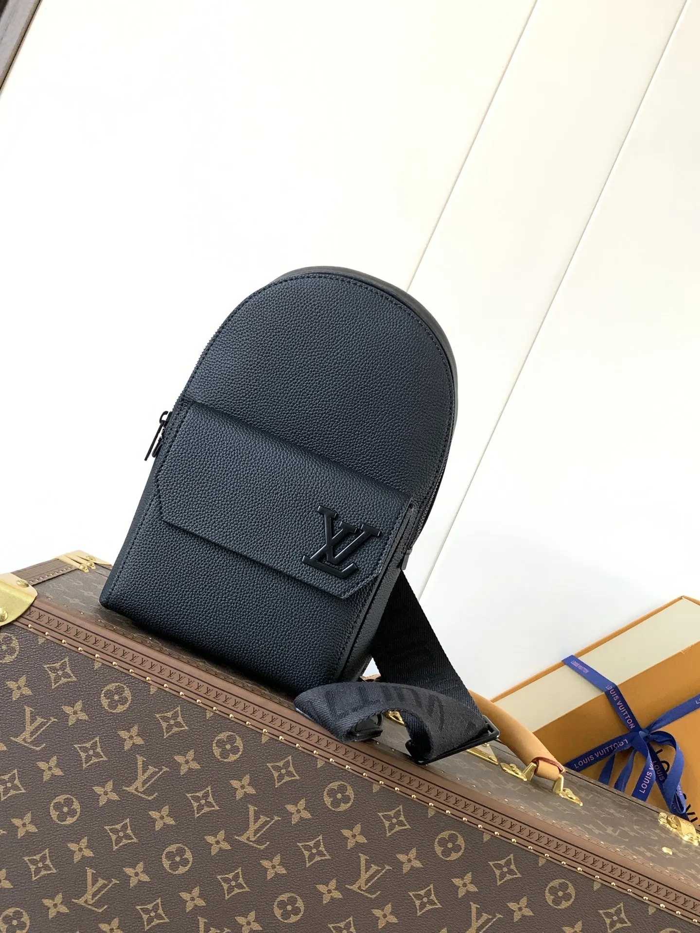 LV 黑色 藍色 牛皮 雙肩包 实用雙肩款