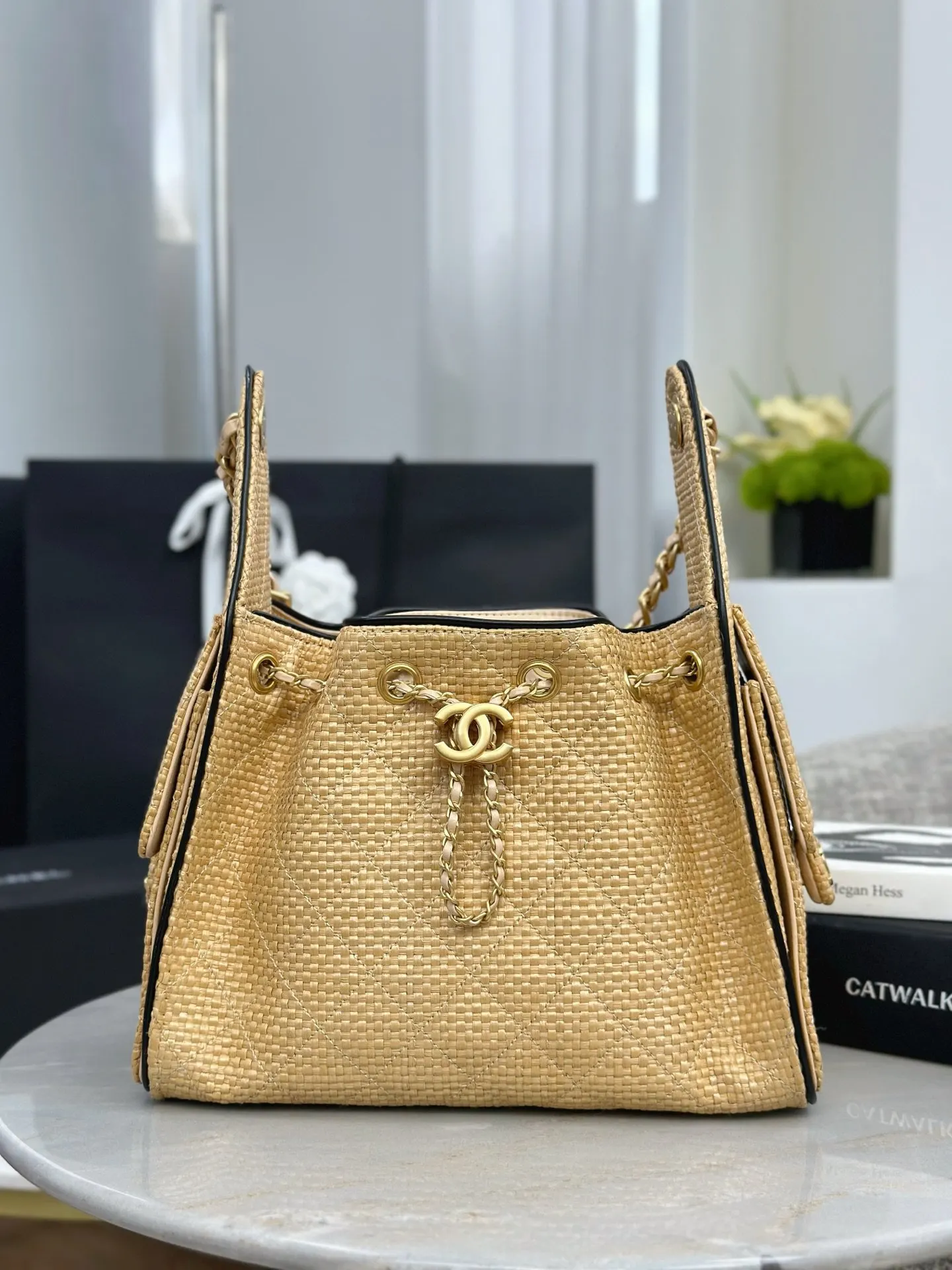 CHANEL cowhide drawstring bucket bag, portable shoulder