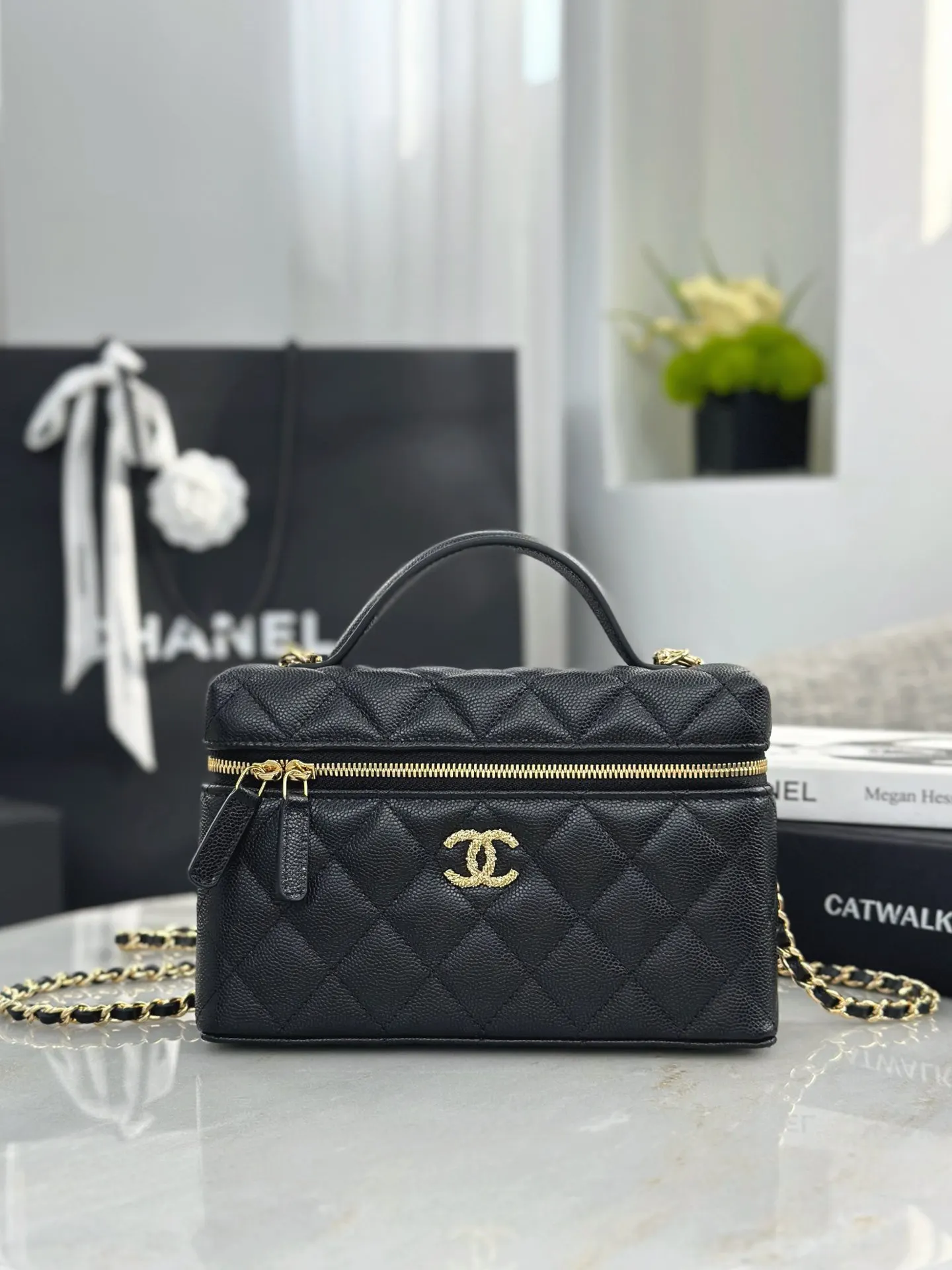 CHANEL 19 Bag 黑色荔枝紋牛皮鏈條包 小號款