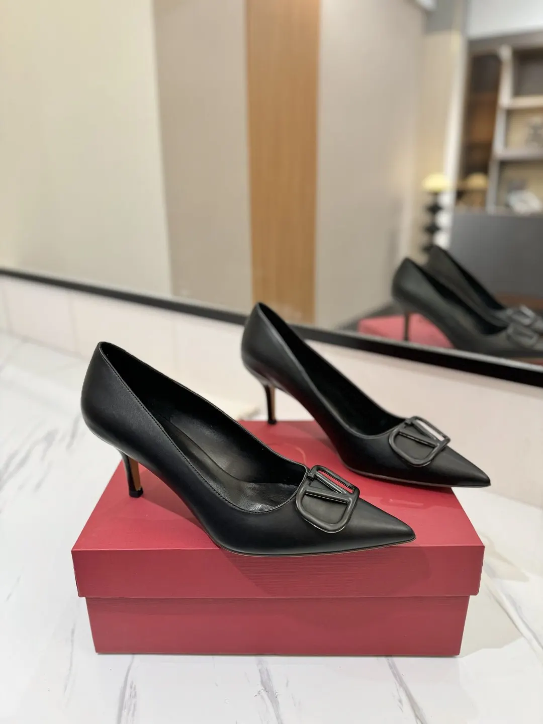 Valentino 金色 平底鞋 通勤约会款