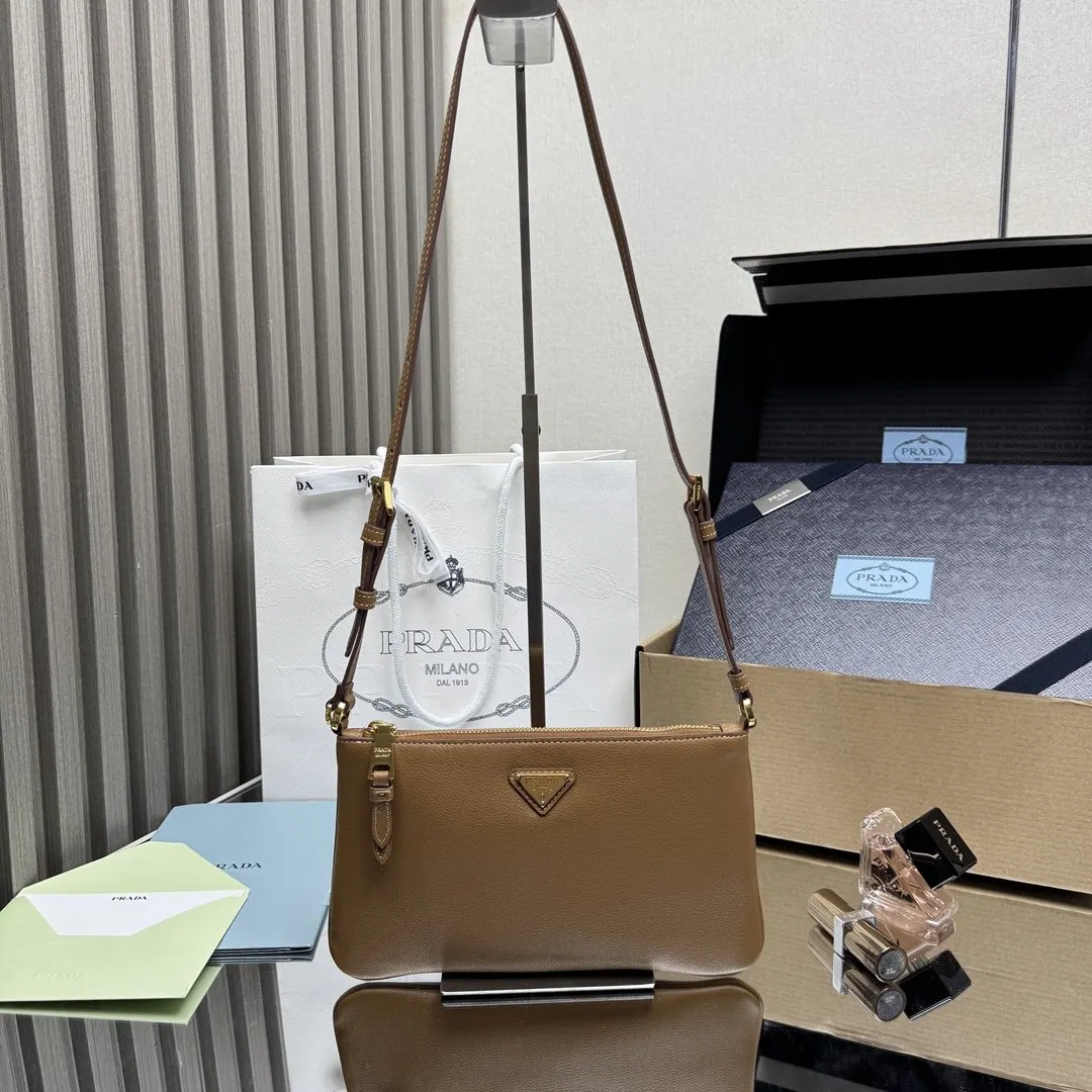 PRADA 牛皮 三角标 腋下包 日常通勤款
