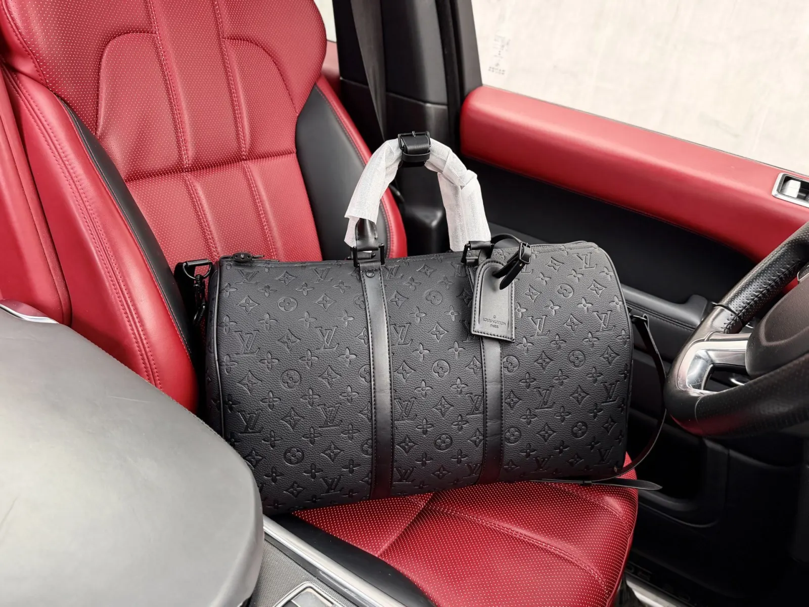 Louis Vuitton Black Fashion Item Travel Leather