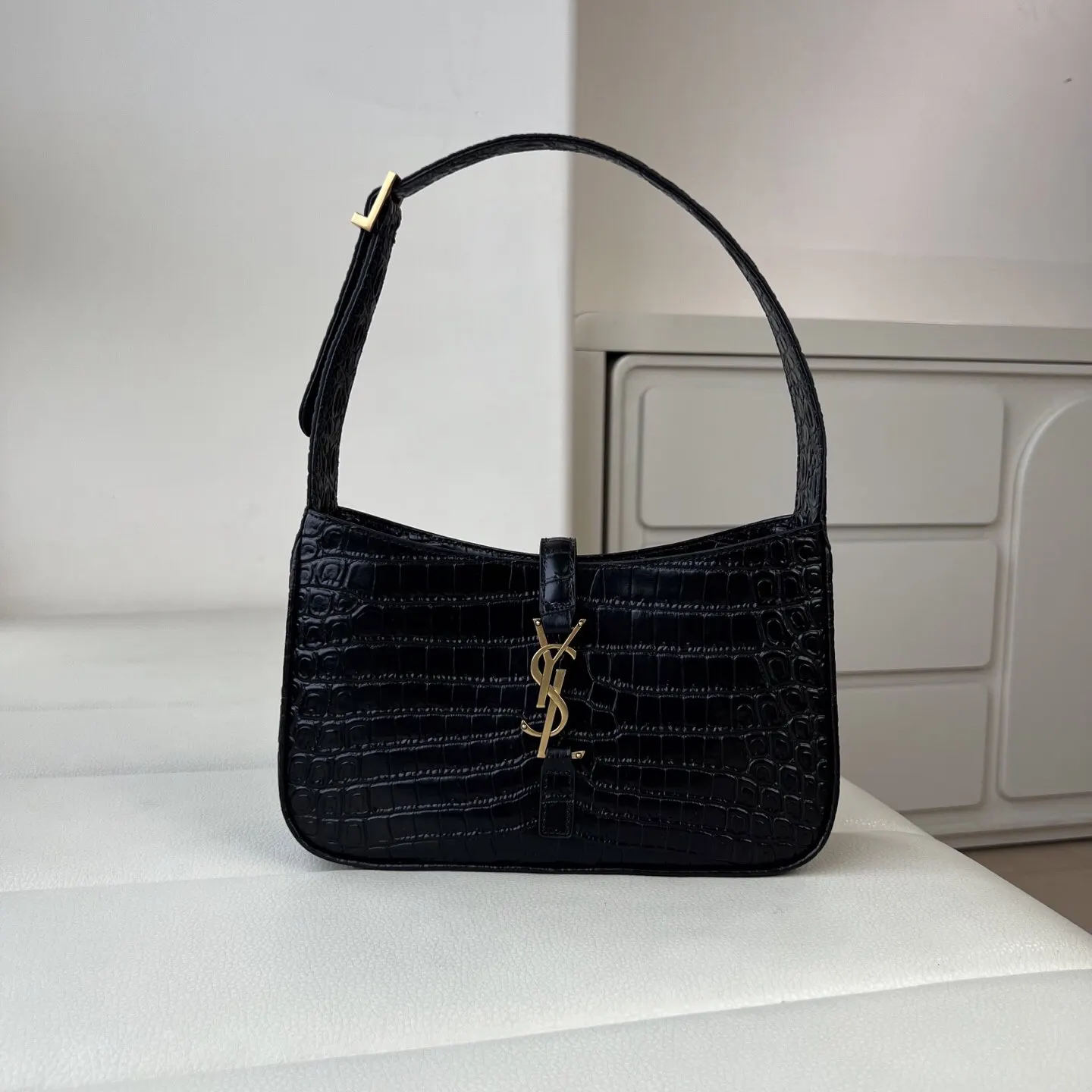 YSL Le à 牛皮 腋下包 復古腋下背款