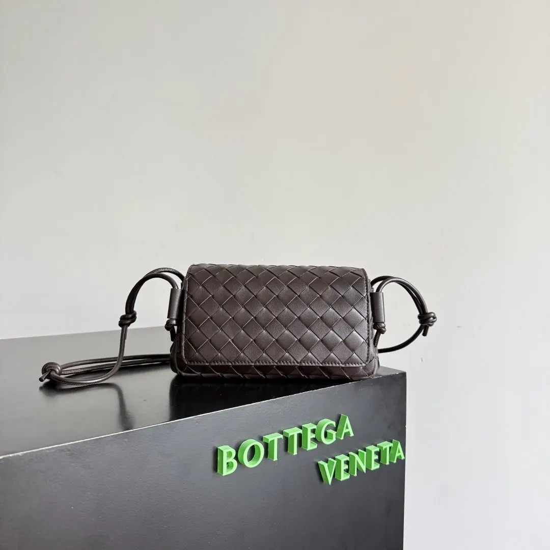 Bottega Veneta 棕色 手拿包 精致手拿款