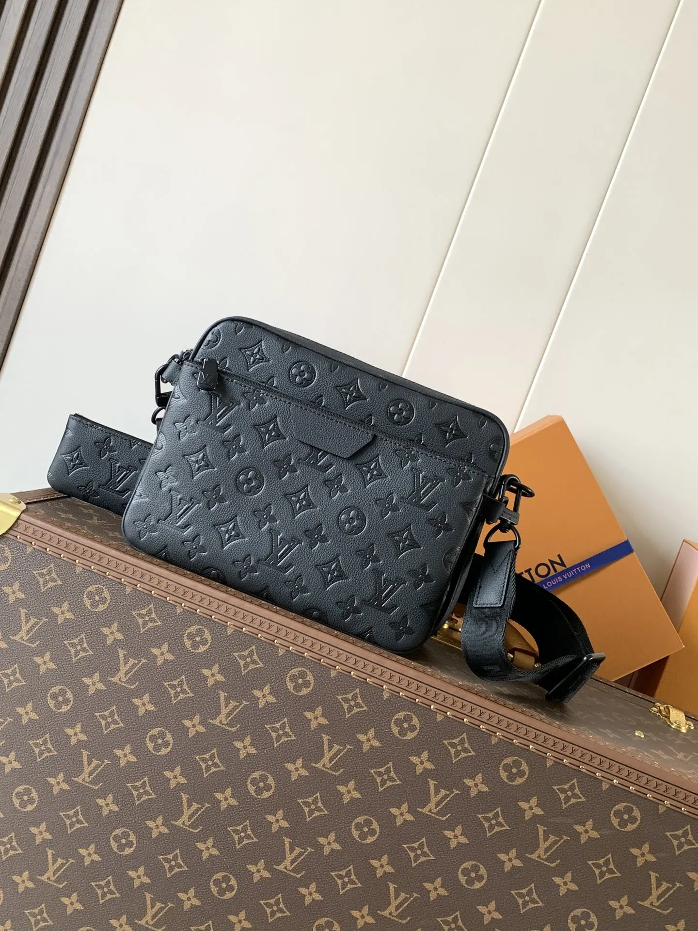 LV 粉色老花雙肩包 铆钉款