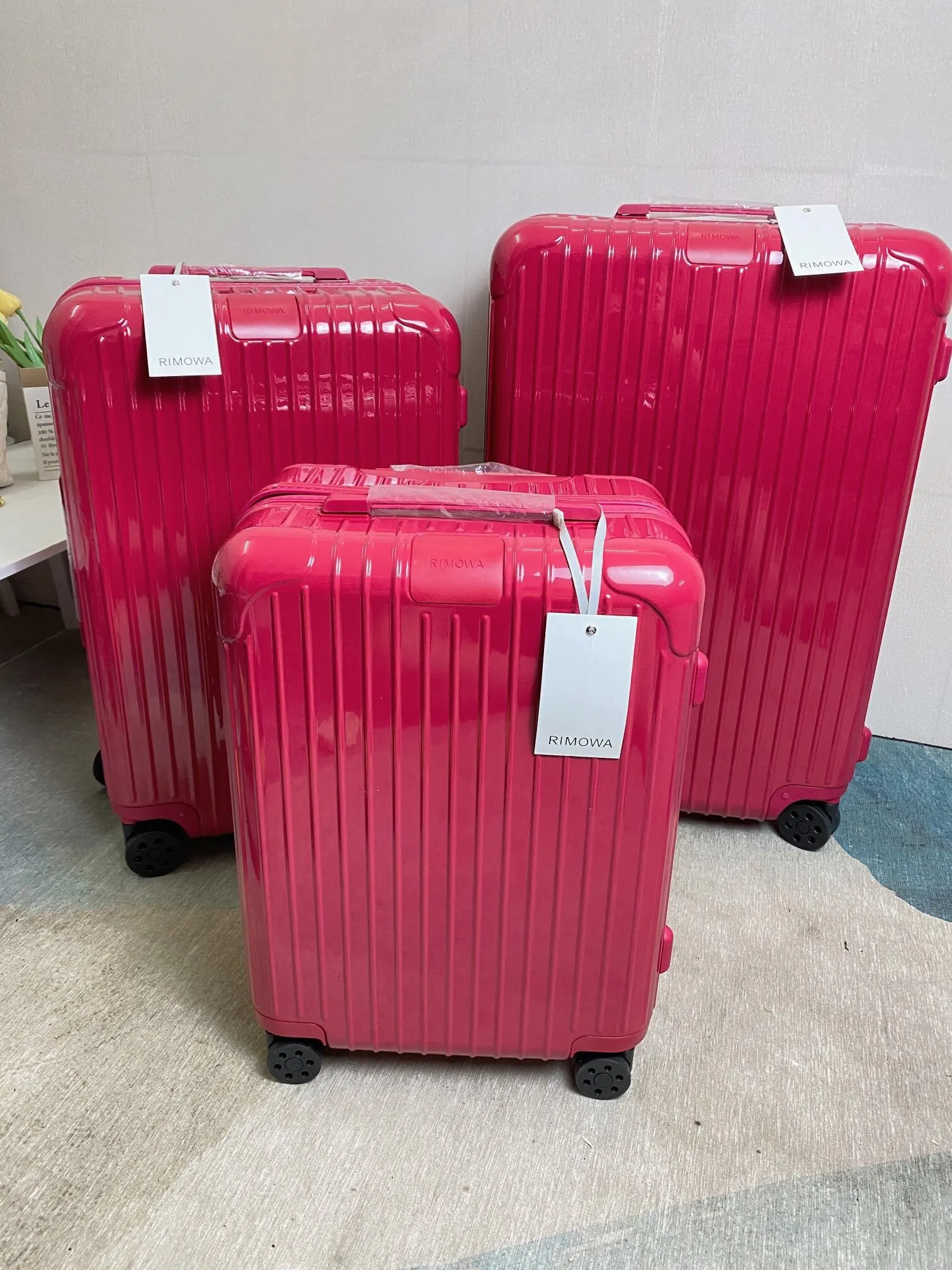 黑色 白色 旅行箱 拉杆箱 登机箱 RIMOWA 日默瓦Esse 行李箱 旅行拉杆款 輕便出行款