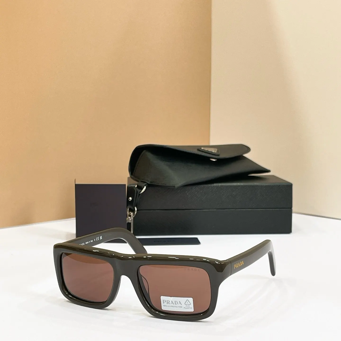 PRADA SPR D11 太阳眼镜 時尚遮阳款