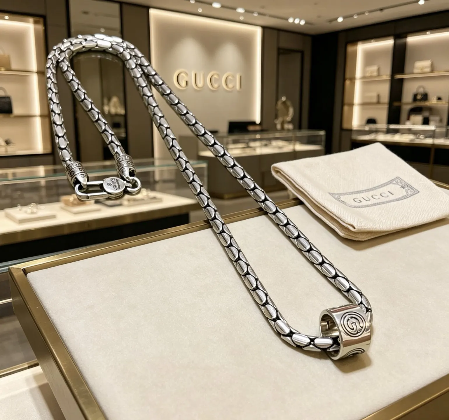 Gucci 鏈條包 單肩斜挎款