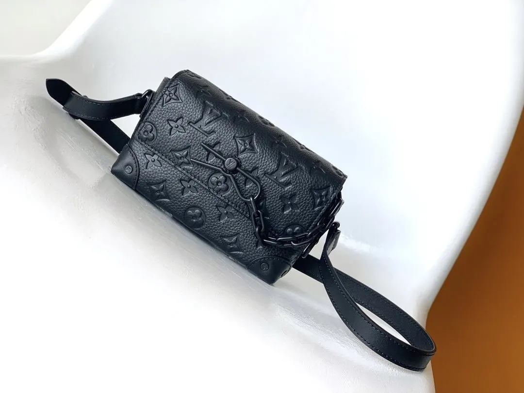 LV 黑色壓紋鏈條小方包 單肩斜挎款