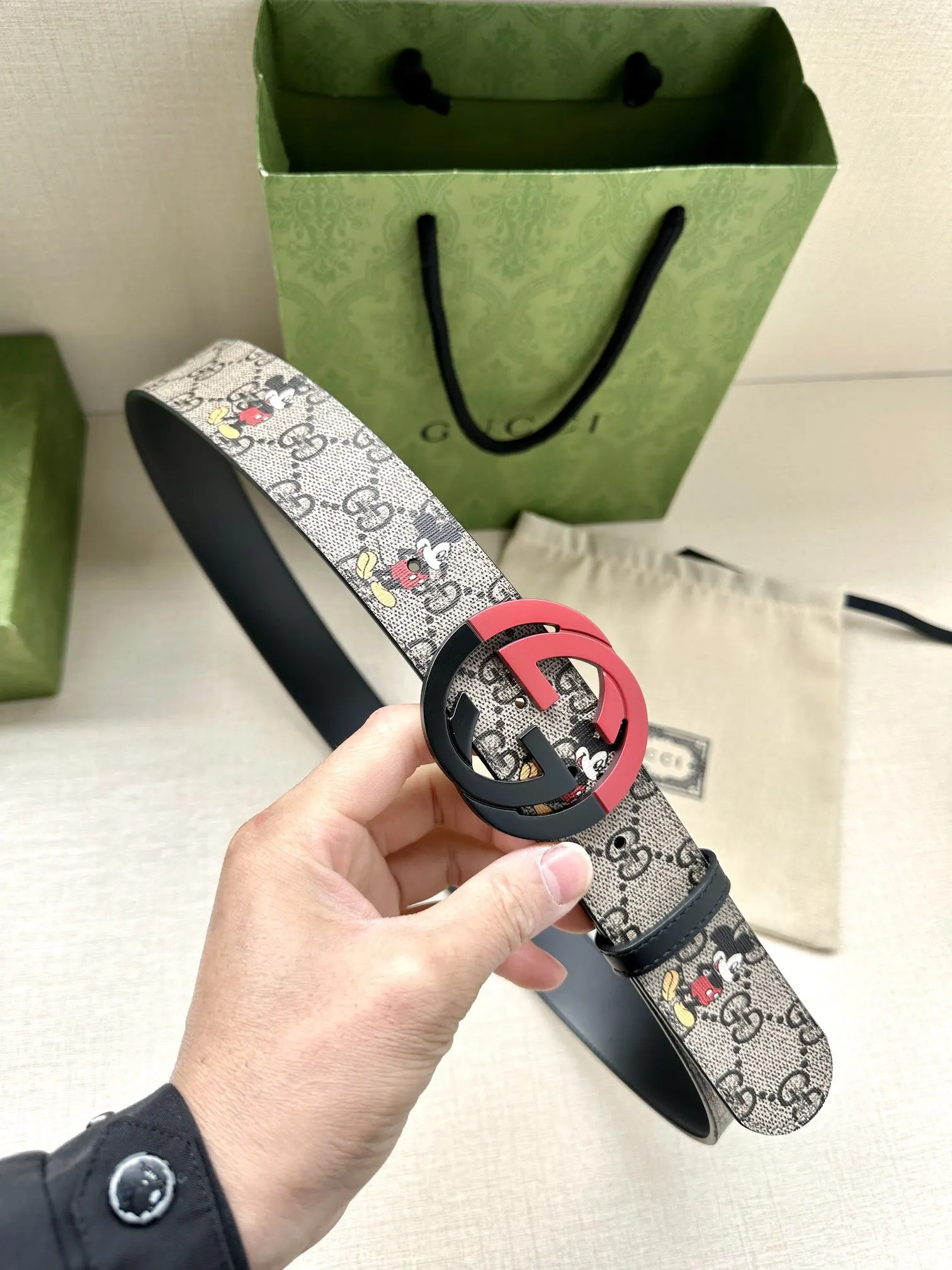 Gucci 雙G扣牛皮腰帶