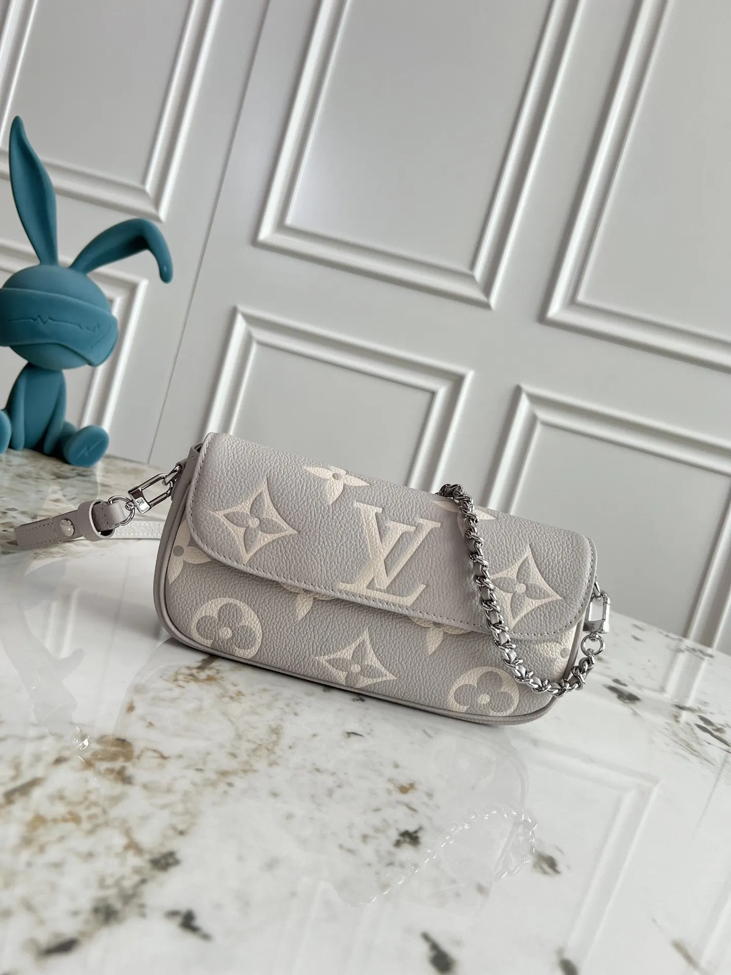 LV Monogram Style