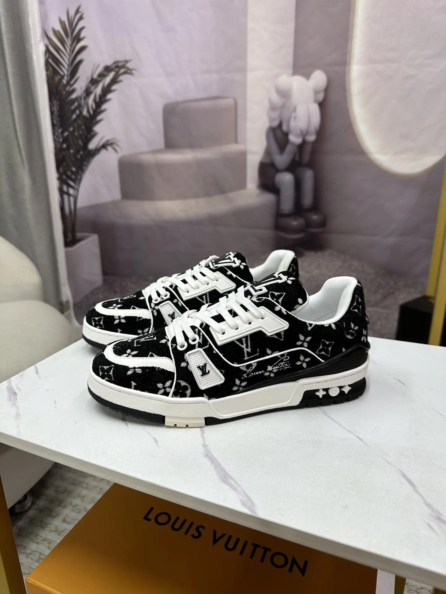 LV Casual Versatile