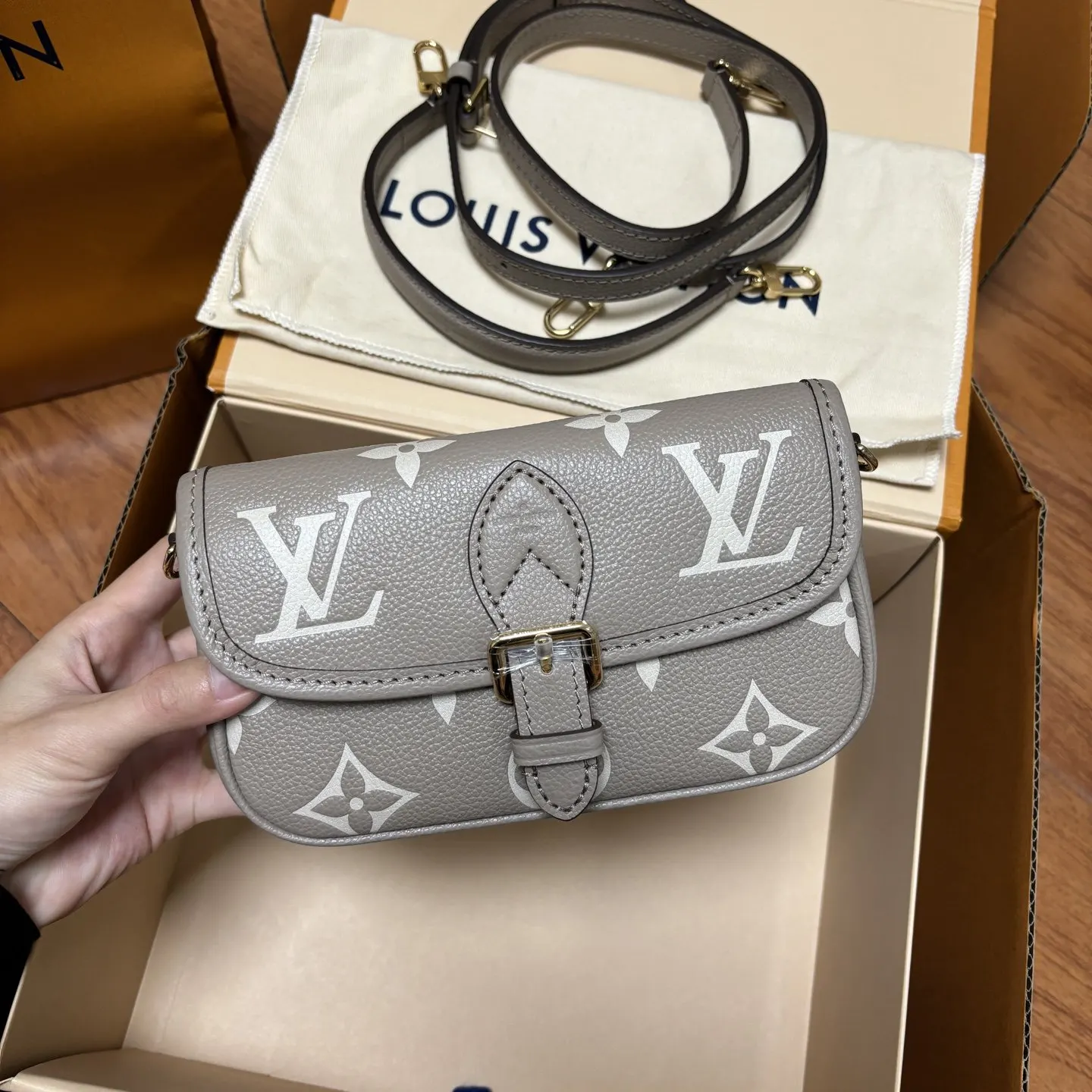 Diane 牛皮 腋下包 復古腋下背款