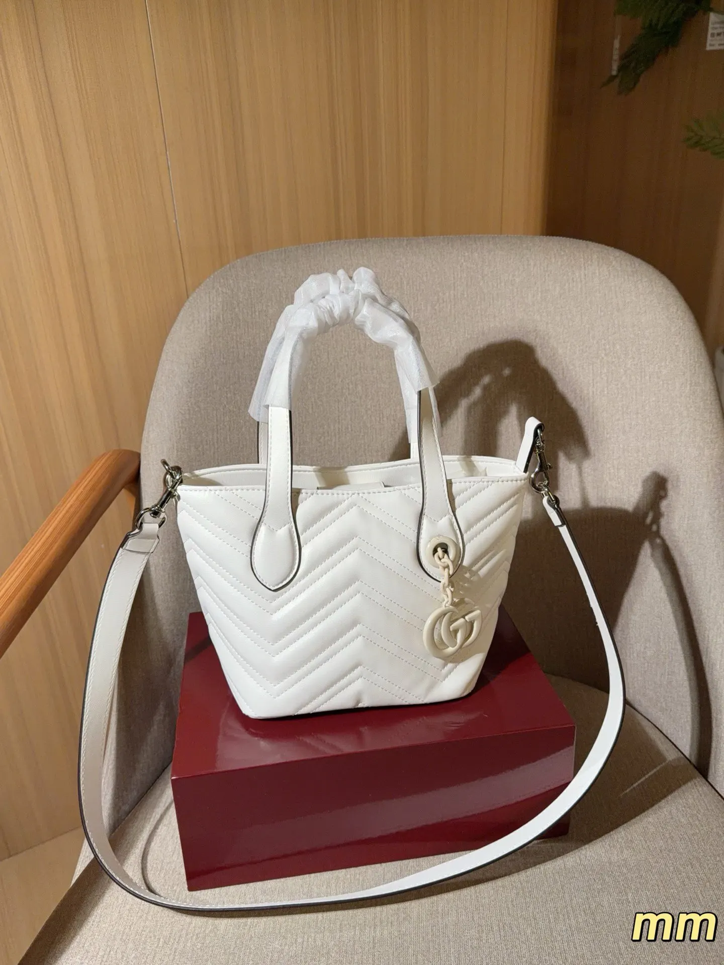Gucci Marmont 絎縫皮革鏈條包 單肩斜挎款
