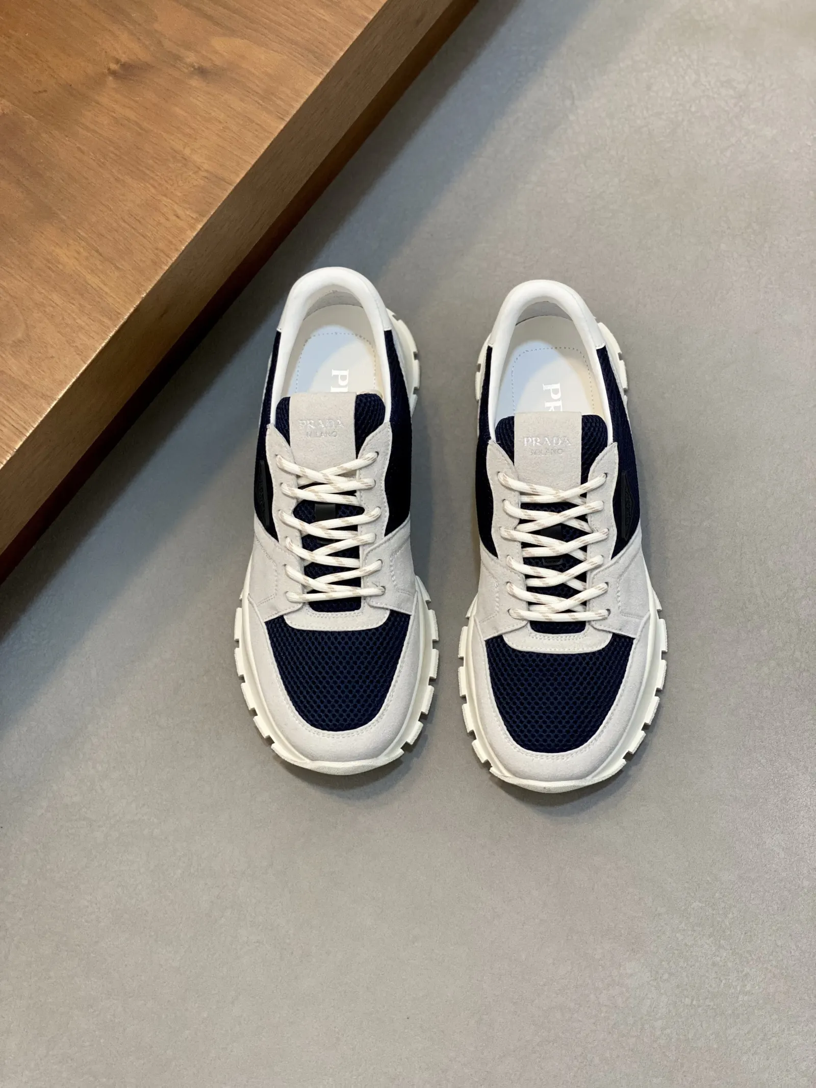 PRADA 牛皮 印花 Logo 運動鞋 休閒運動款