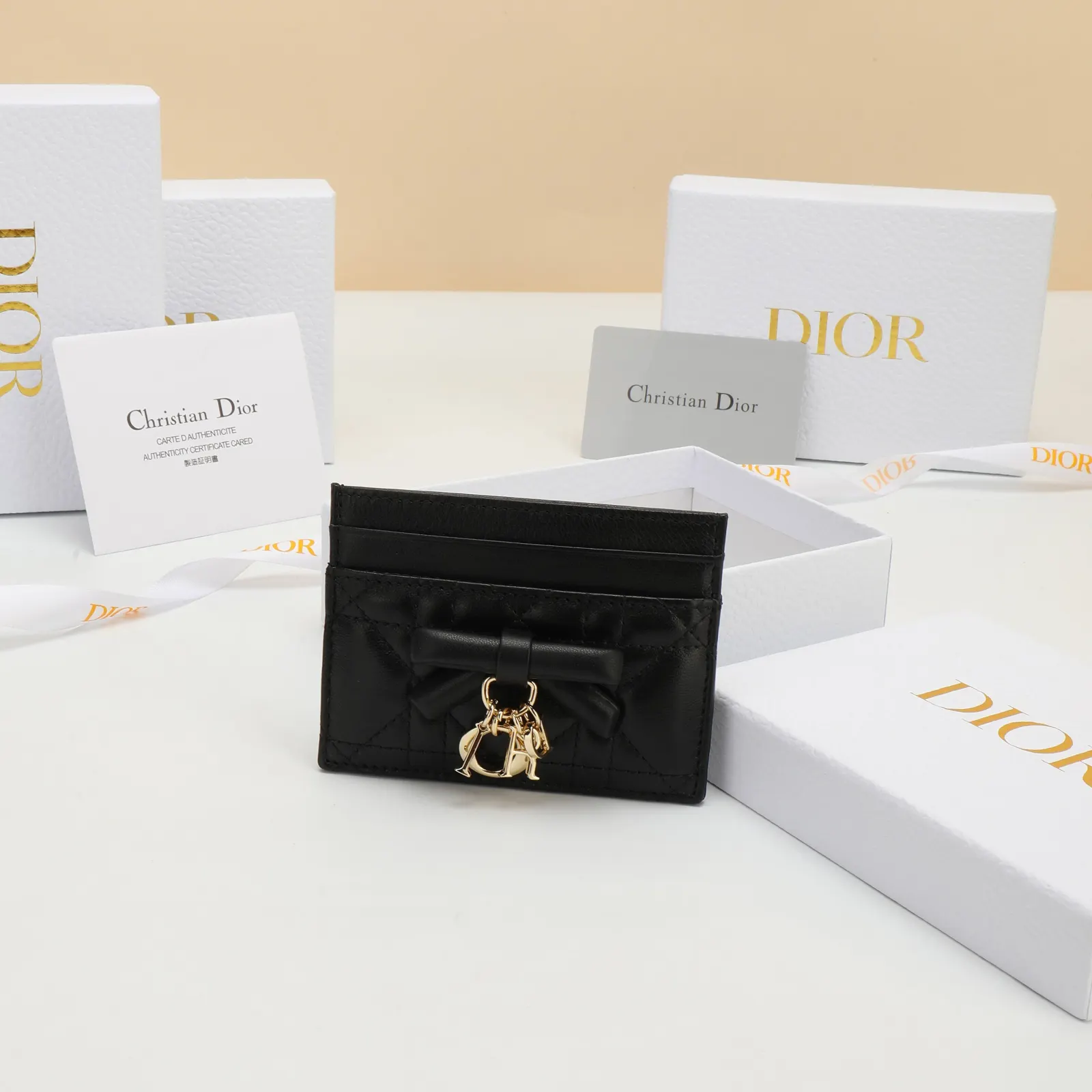 Dior Lady Dior 黑色羊皮卡夾 精緻配飾款
