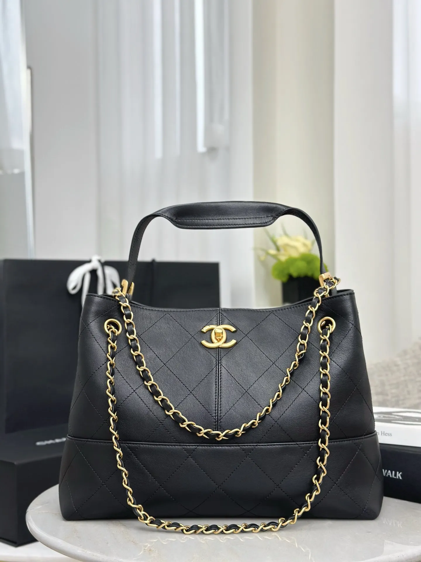 CHANEL 黑色牛皮手提鏈條包 通勤款
