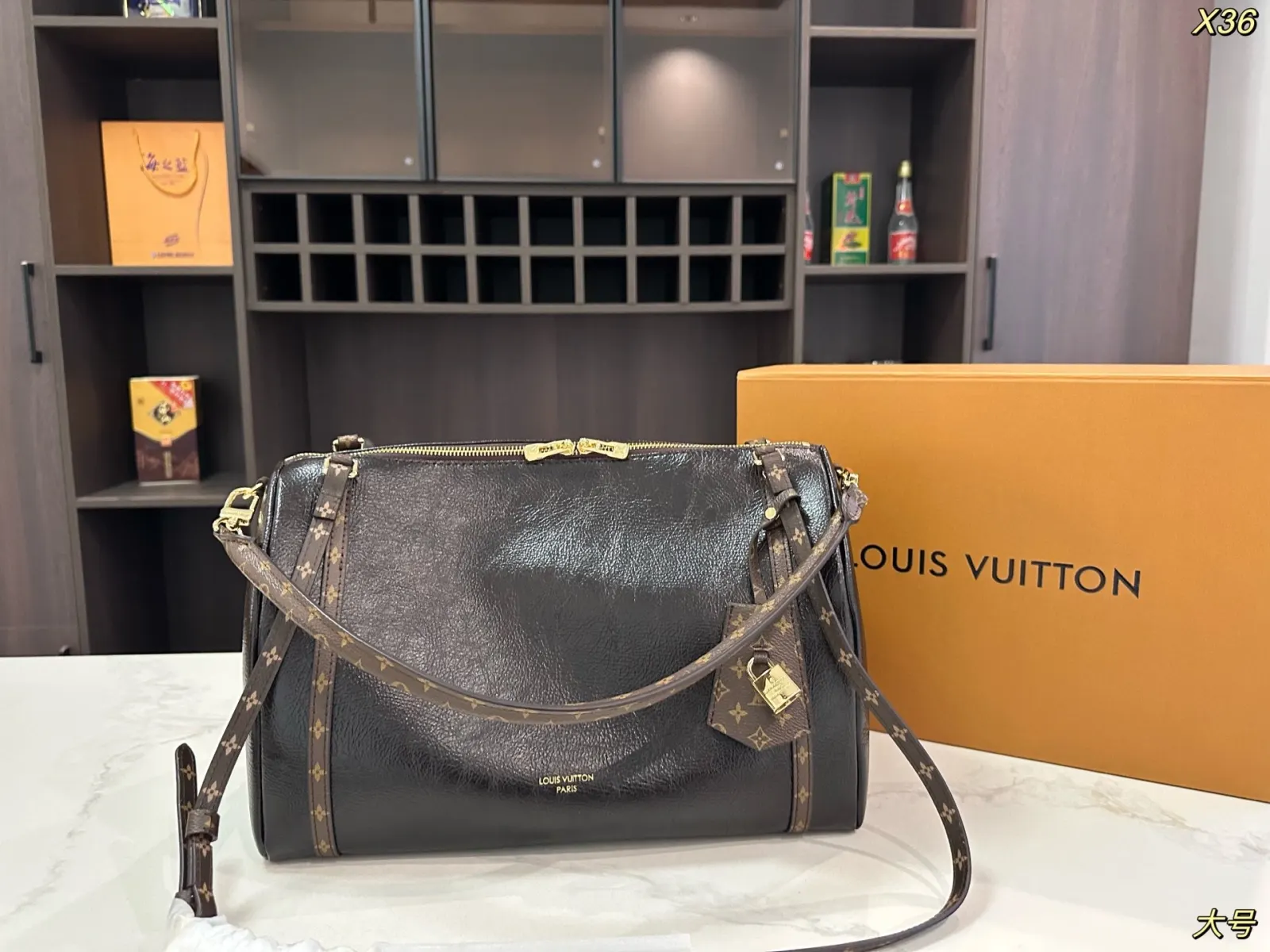 LV 斜挎包 轻便斜挎款