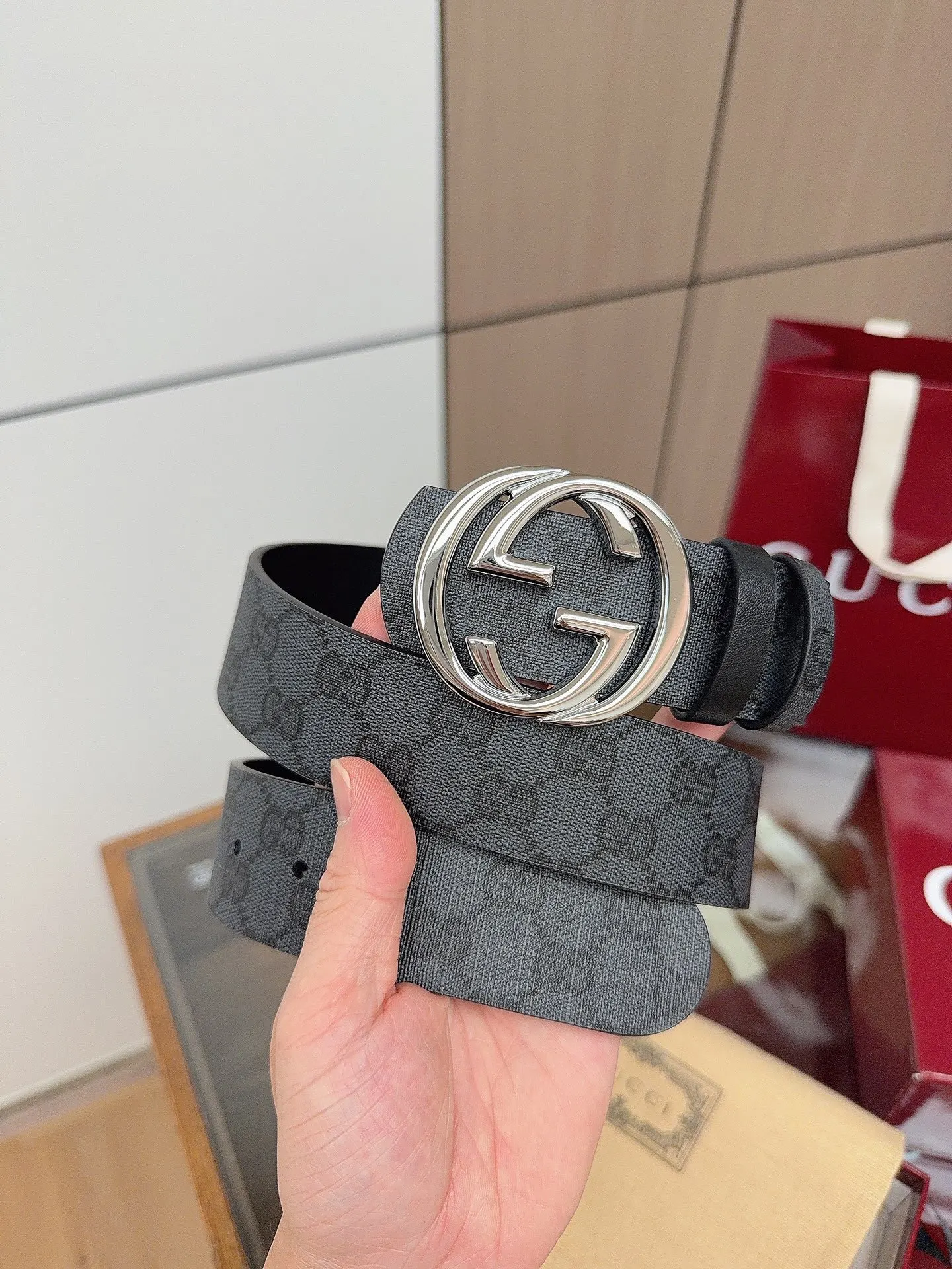 Gucci Double G Buckle Cowhide Belt