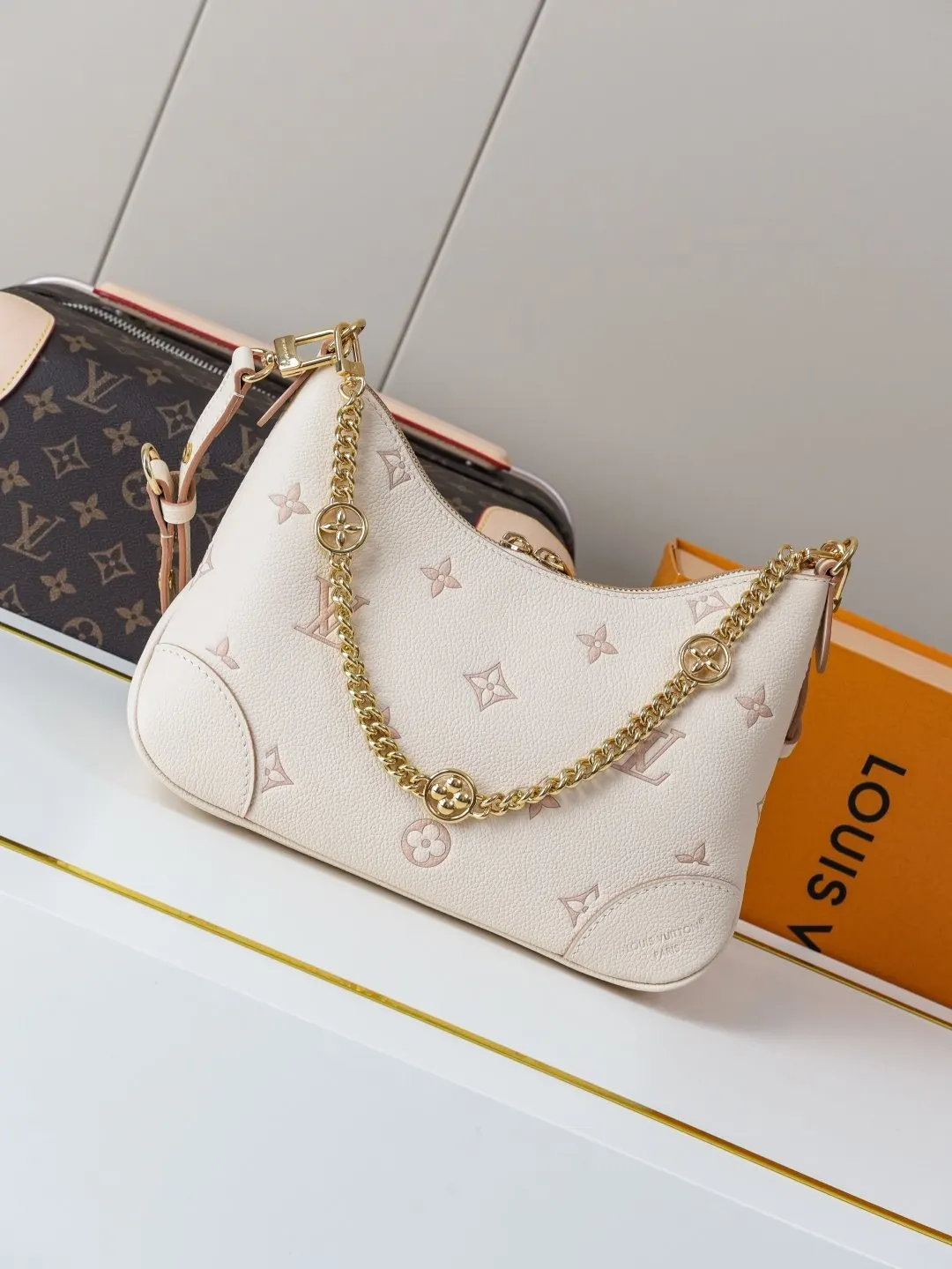 Louis Vuitton Chain Bag Leather