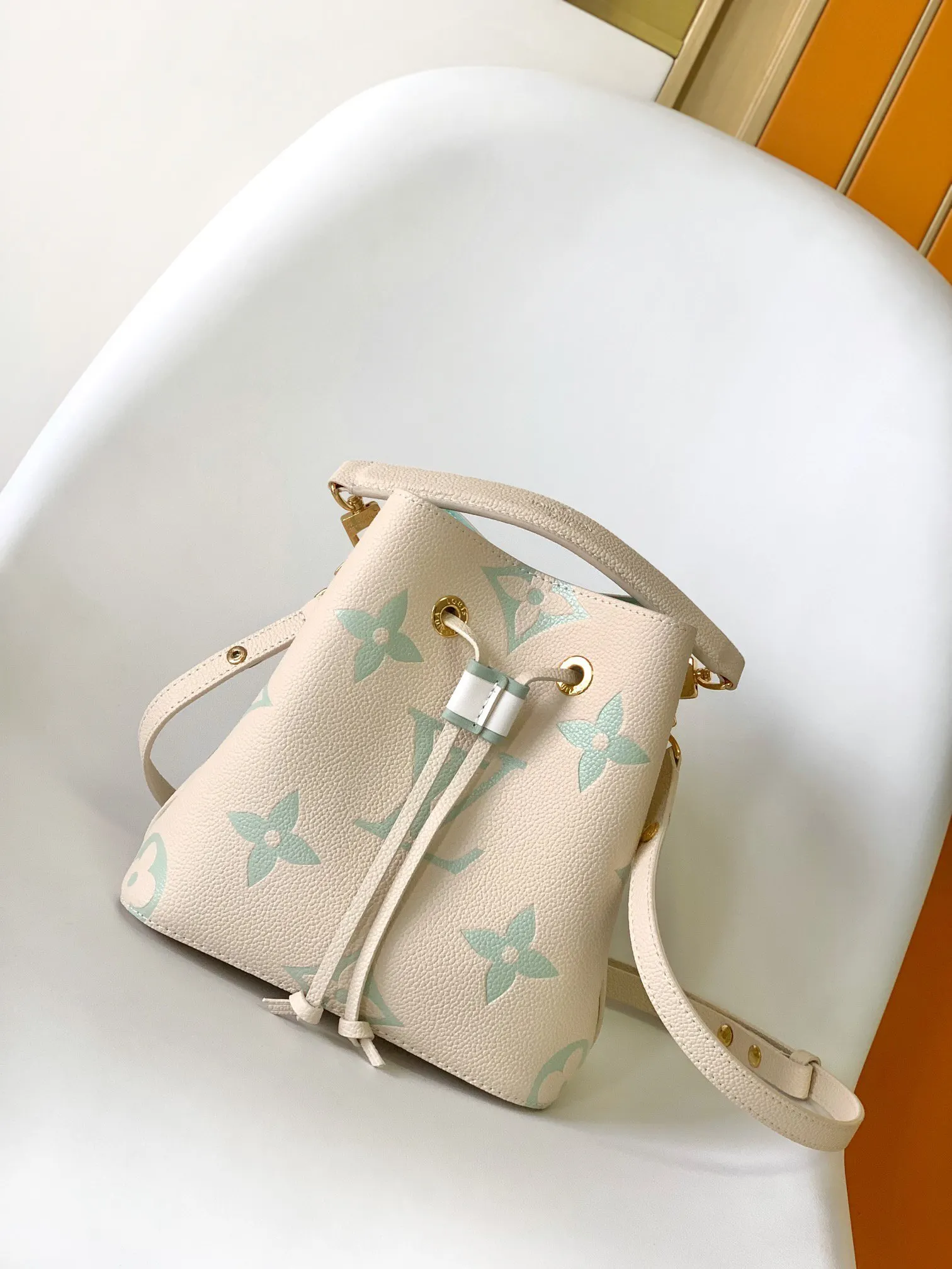 LV 牛皮 水桶包 休閒水桶款