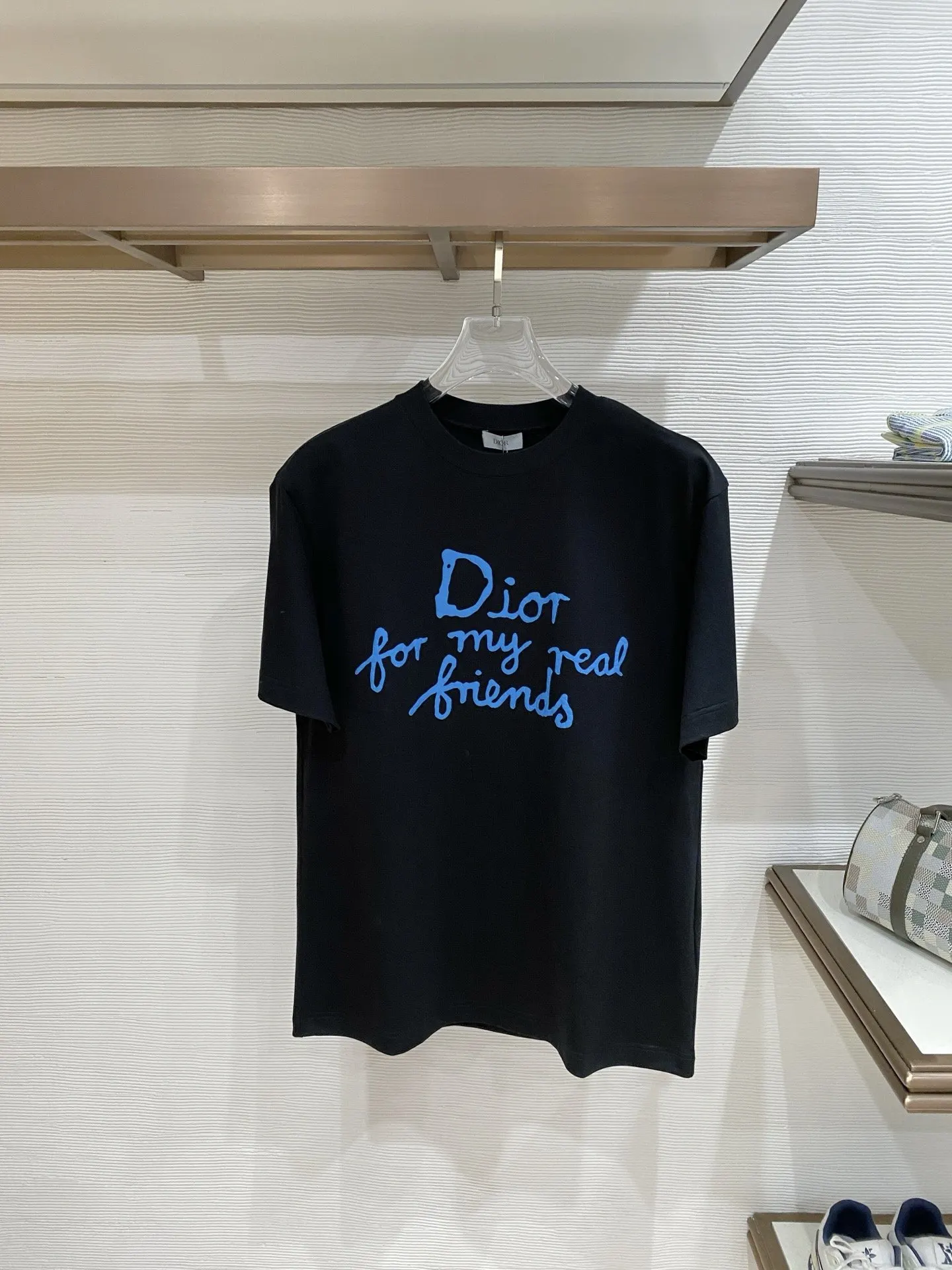 Dior black short-sleeved T-shirt, exquisite wear