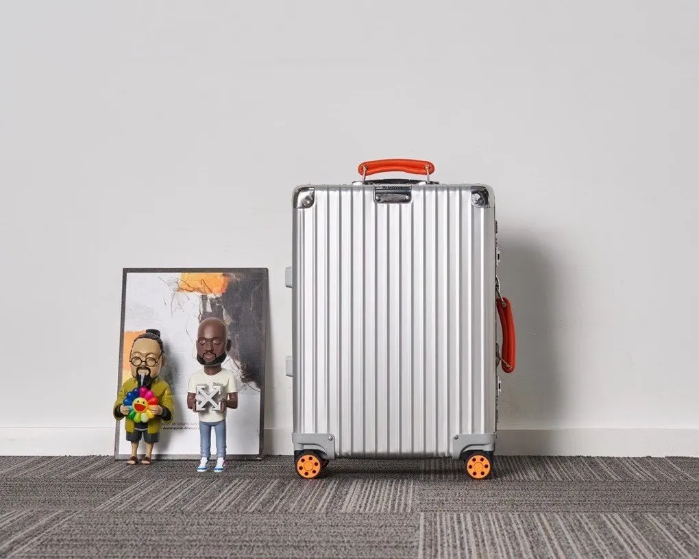 日瓦全新的CF Topas时隔小一 总算给大家争取 行李箱 旅行拉杆款 輕便出行款