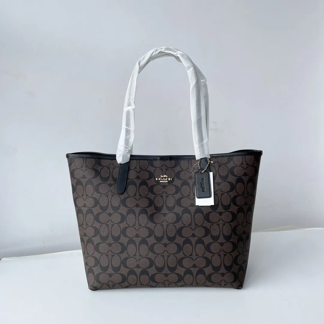 Coach 老花 帆布 新奥莱款双面托特包 的老花图案可以 大容量托特款