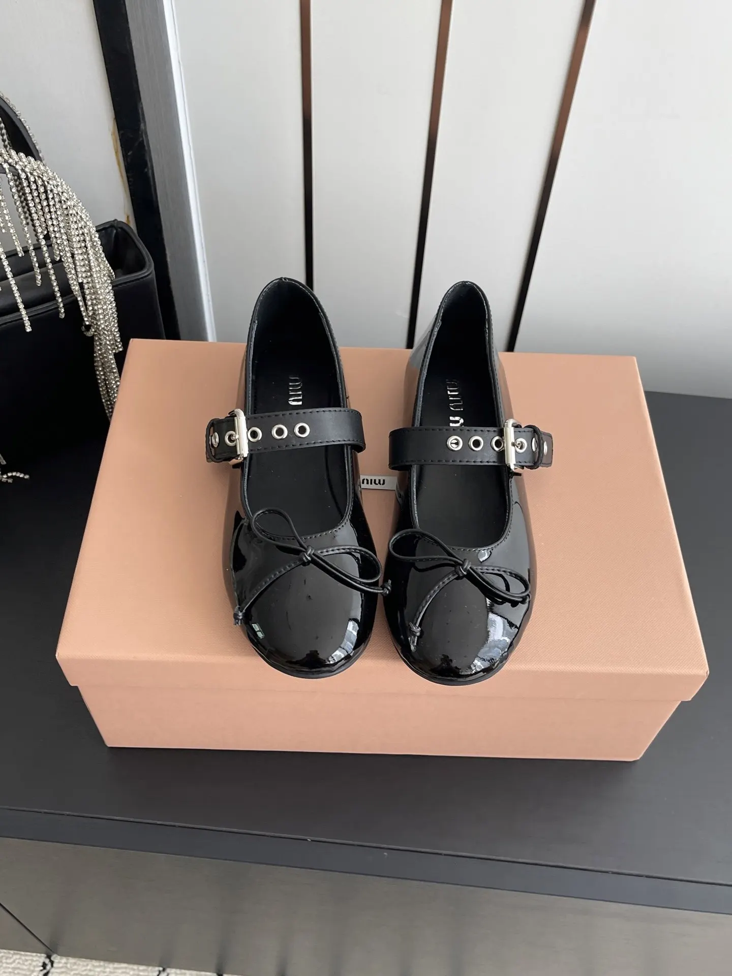 Miu Miu SS 平底鞋 通勤约会款