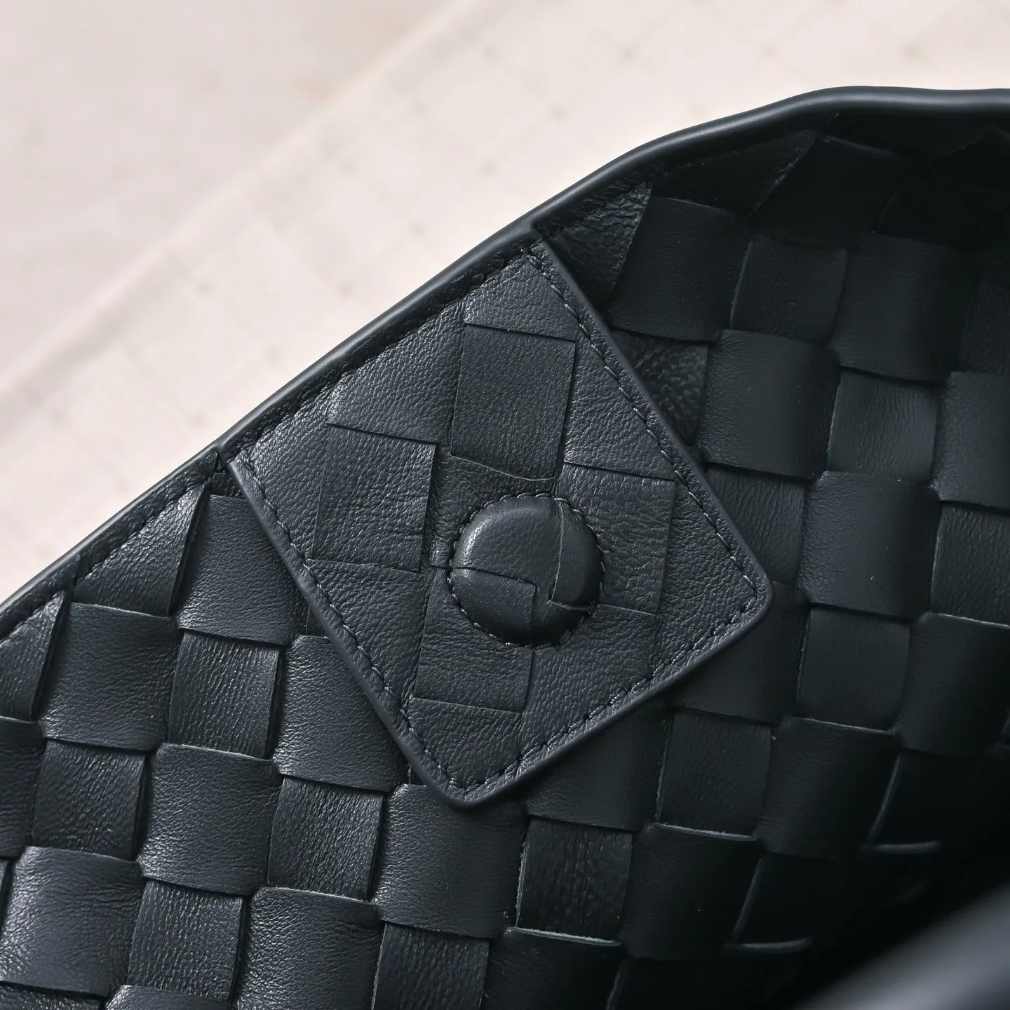 Bottega Veneta 麂皮 斜背包 輕便斜挎款(數字9) Bottega Veneta 麂皮 斜背包 輕便斜挎款(數字9)
