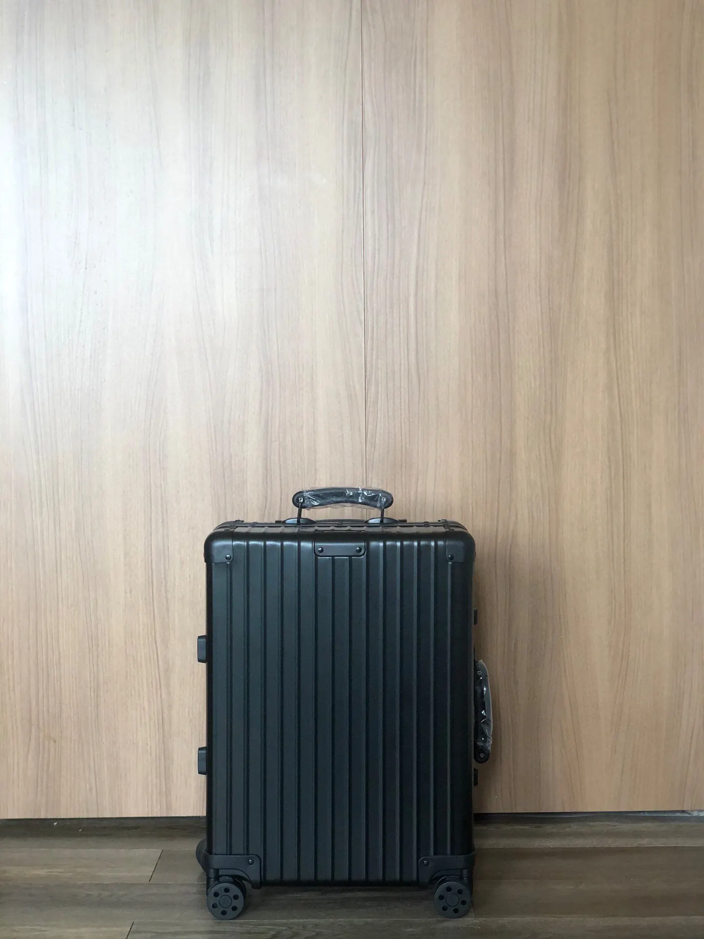 黑色 銀色 復古版全鋁镁合金 弹跳全鋁拉杆 全新一体 行李箱 旅行拉杆款 輕便出行款