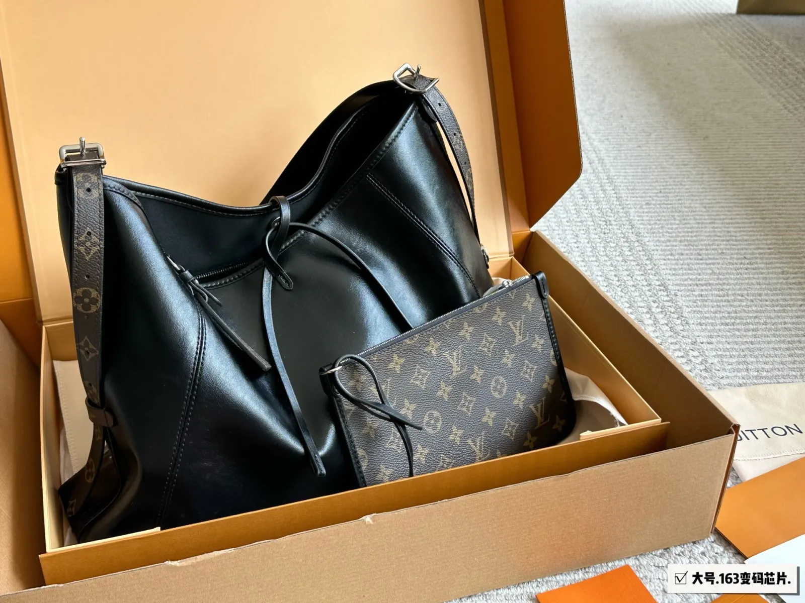 CarryAll 羊皮 斜背包 輕便斜挎款