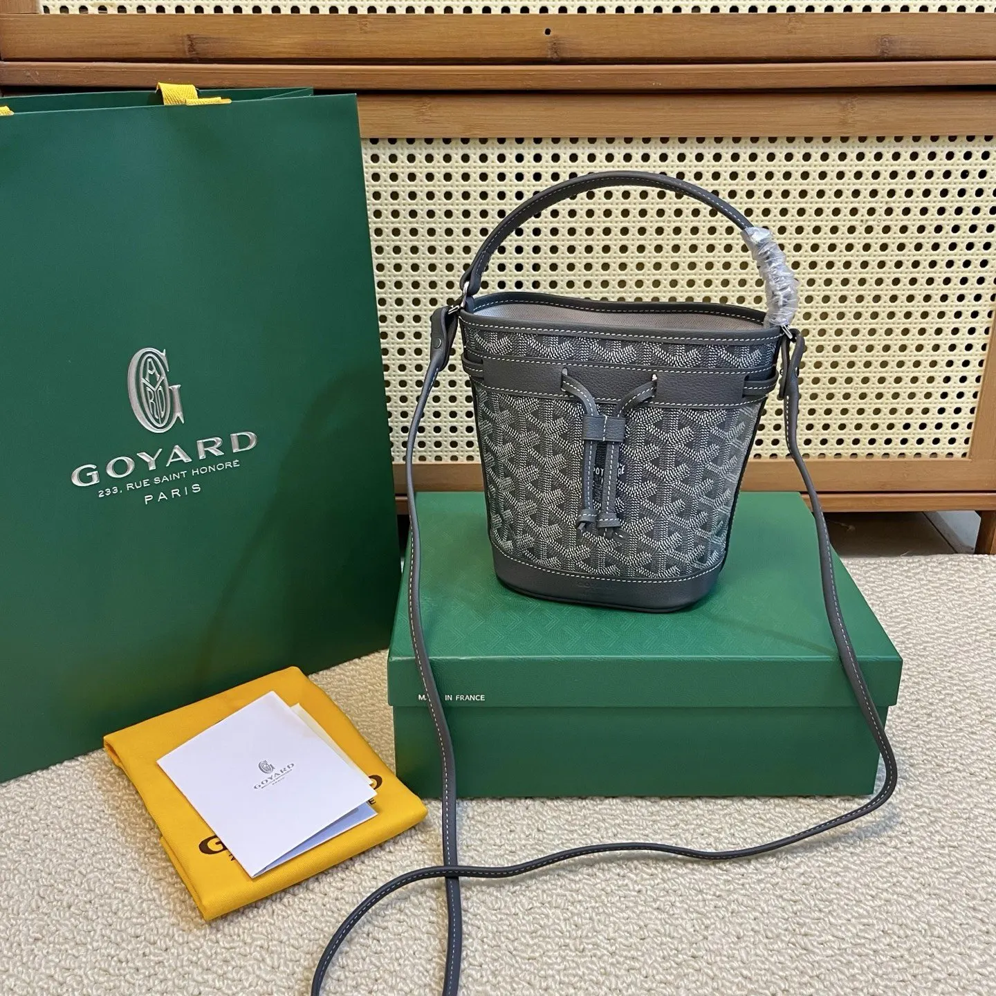Goyard 皮革 轻盈小巧去始终保持标志性水桶百搭造型 水桶包 休閒水桶款