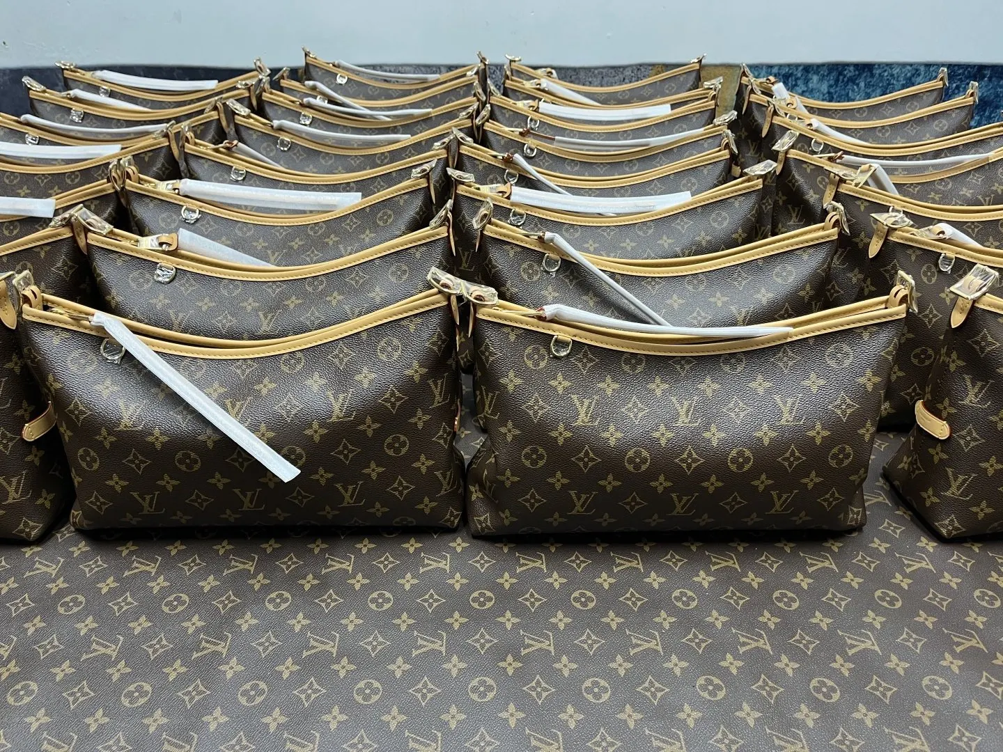 CarryAll EAST WEST 手袋 渠道 水桶包 休閒水桶款