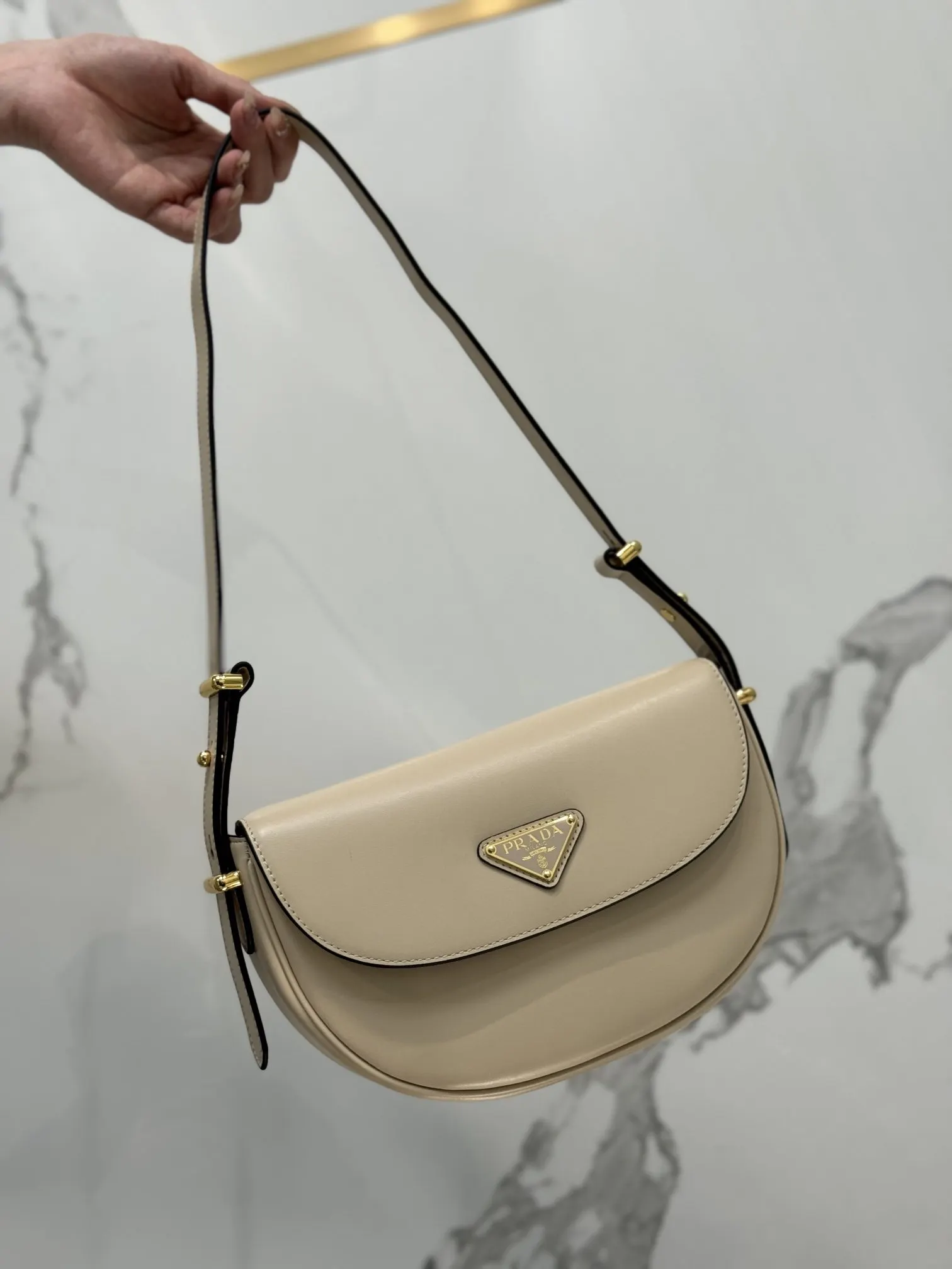 PRADA 牛皮 羊皮 斜背包 日常通勤款