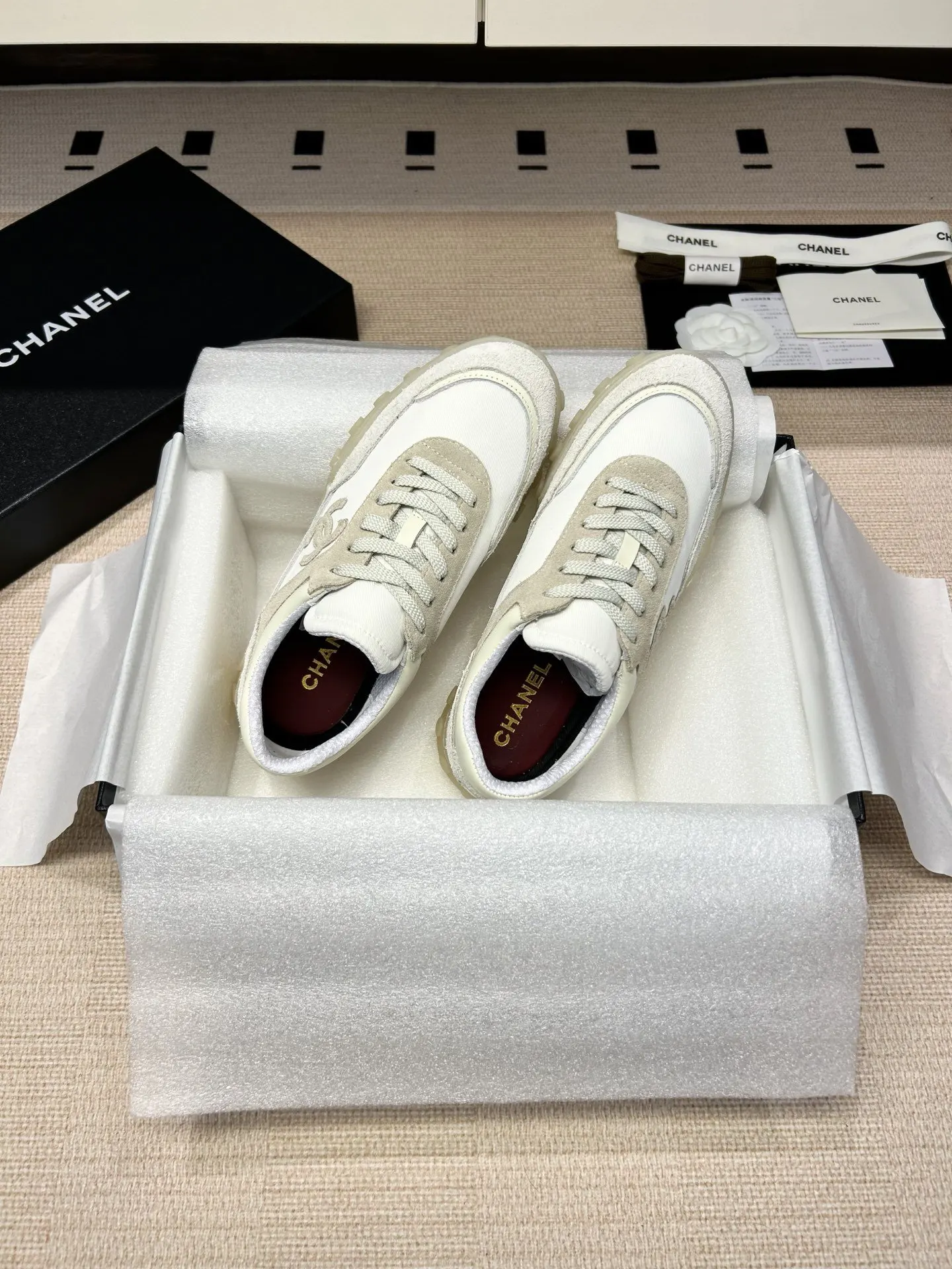 CHANEL 白色羊皮乐福鞋 紅色内里款